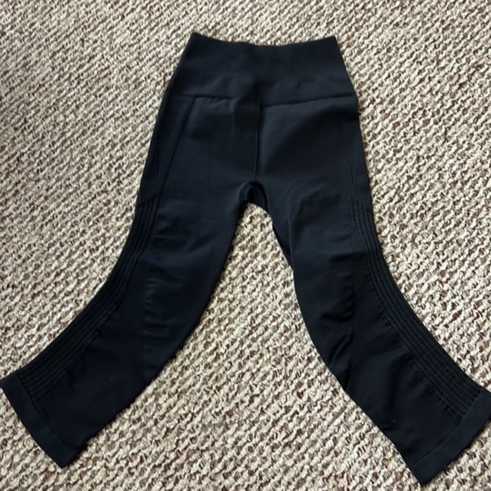 Lululemon - Picture 4 of 6